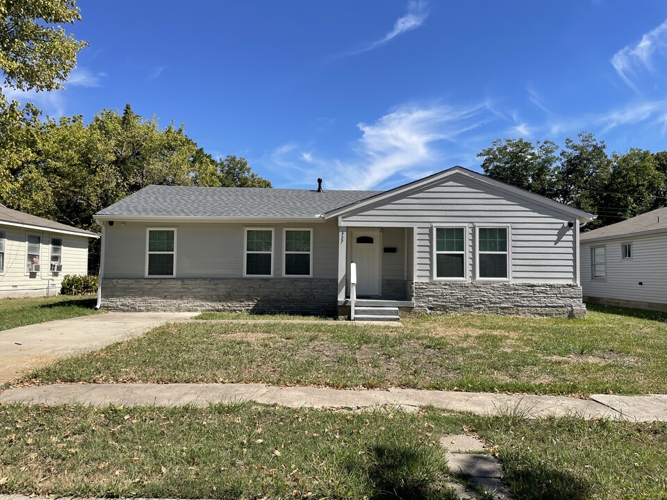 327 S 3rd St in Wylie, TX - Building Photo