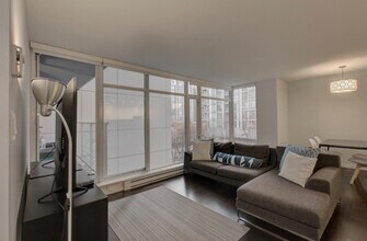 755 Beatty St in Vancouver, BC - Building Photo - Building Photo