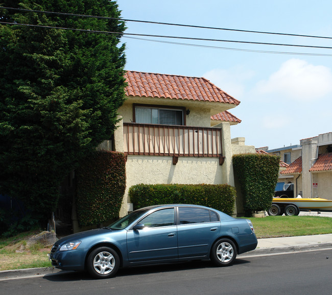 16822 Sims St in Huntington Beach, CA - Foto de edificio - Building Photo