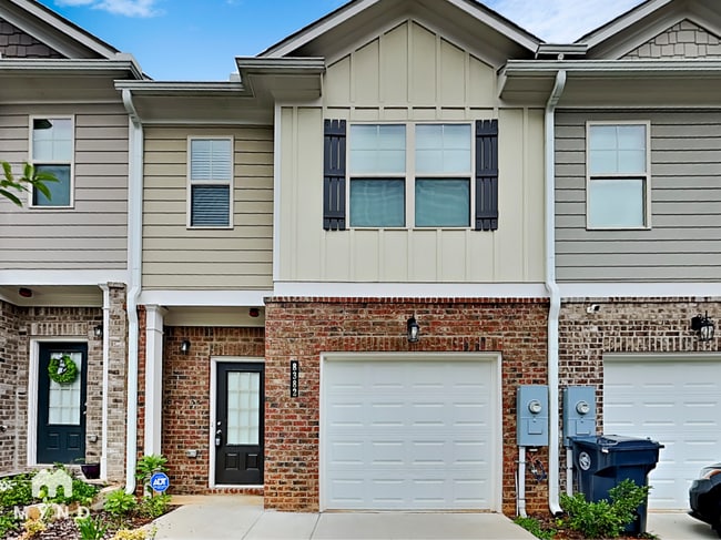 8382 Douglass Trail