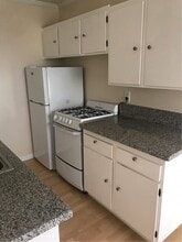 Villa Flores Apartments in Santa Barbara, CA - Foto de edificio - Building Photo