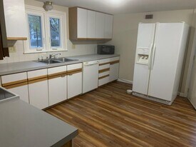 14 Arthur St, Unit 2 2nd Floor in Worcester, MA - Building Photo
