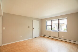 1660 W Pratt Blvd in Chicago, IL - Building Photo - Building Photo