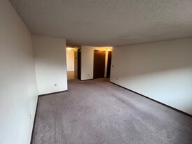 357 Westchester Square S in Billings, MT - Building Photo - Building Photo