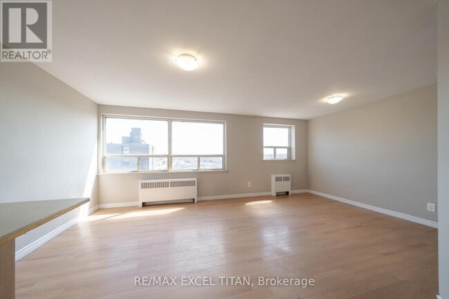 property at 468 Ottawa St N