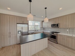 10482 San Diego Mission Rd in San Diego, CA - Building Photo - Building Photo