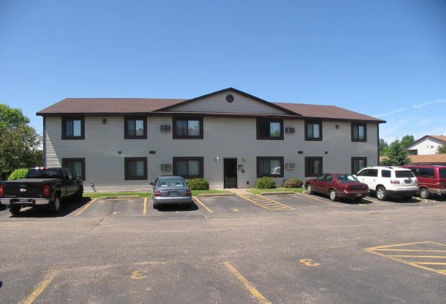 347 W Johnson St in River Falls, WI - Foto de edificio - Building Photo