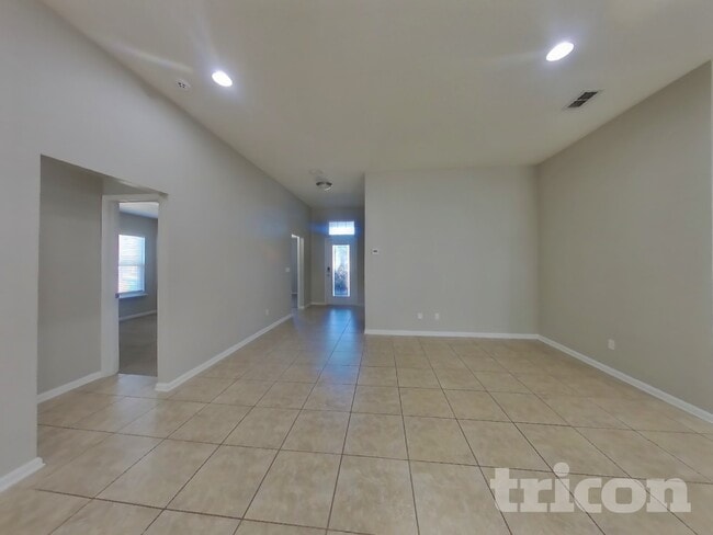 15963 Bainebridge Dr in Jacksonville, FL - Foto de edificio - Building Photo