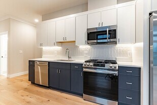 160 Everett St, Unit 303 in Boston, MA - Building Photo