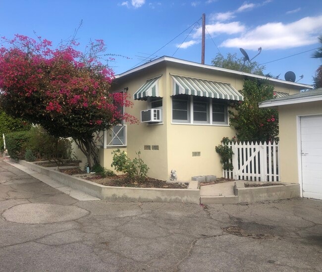 2508 1/2 Hermosa Ave, Unit 2 in Montrose, CA - Building Photo - Building Photo