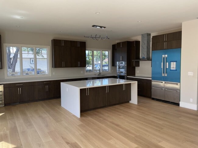 610 Stanford Ave in Redwood City, CA - Building Photo - Building Photo