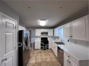 180 Jon Jeff Dr NW in Lilburn, GA - Building Photo - Building Photo