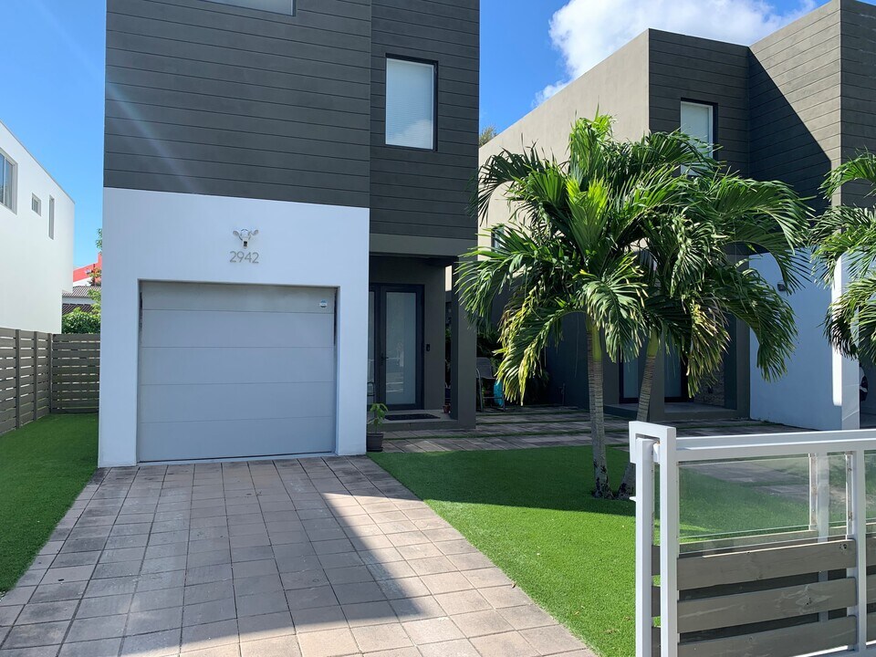 2942 SW 27th Ter in Miami, FL - Building Photo