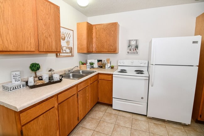 405 Plaza Heights Rd in Marshalltown, IA - Building Photo - Building Photo