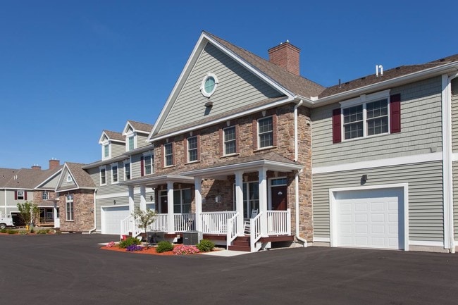 Deer Valley North in Ellington, CT - Foto de edificio - Building Photo