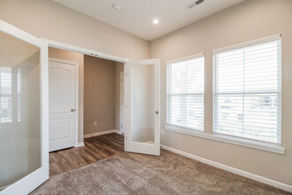 1585 Cherry Blossom Dr in Independence, KY - Building Photo - Building Photo
