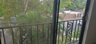 3680 Inverrary Dr in Lauderhill, FL - Building Photo