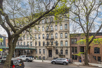 163 Vernon Ave in Brooklyn, NY - Building Photo - Building Photo