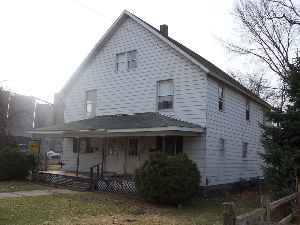 308 E Division St in Dowagiac, MI - Foto de edificio