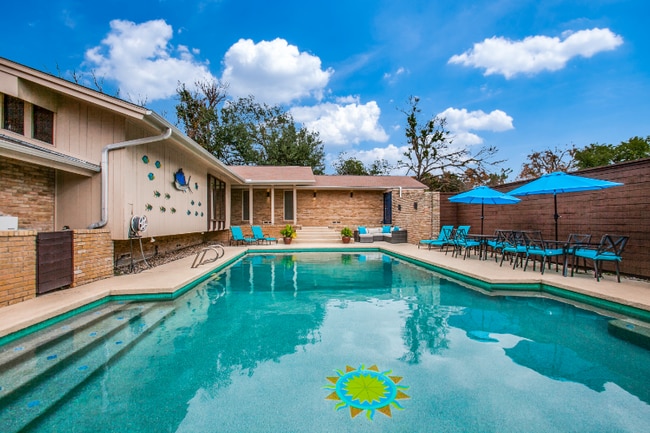 7307 Spring Valley Rd in Dallas, TX - Building Photo - Building Photo