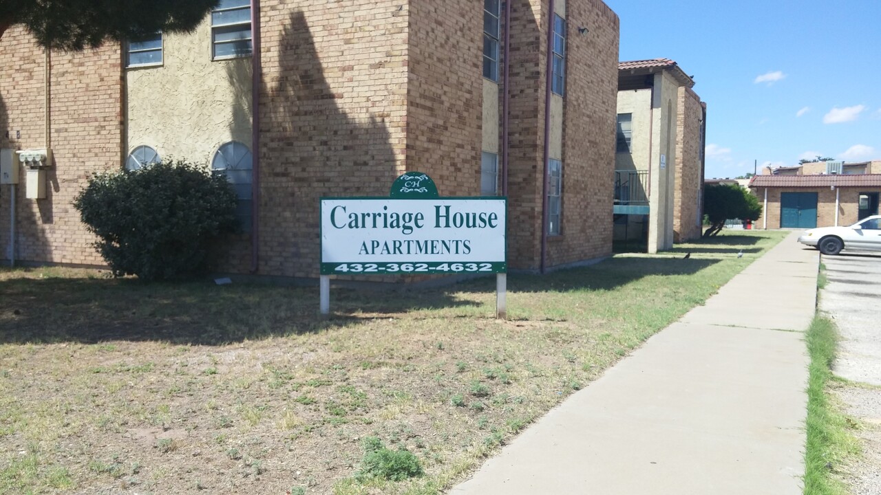 Carriage House Apartments in Odessa, TX - Building Photo