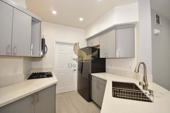 7155 S Durango Dr in Las Vegas, NV - Building Photo - Building Photo