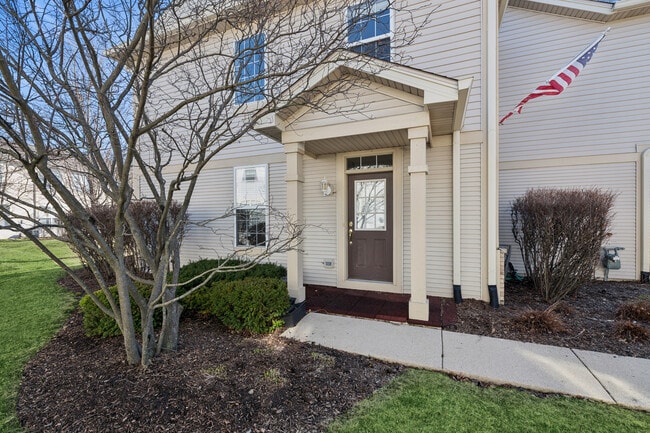 2326 Sunshine Ln in Aurora, IL - Building Photo - Building Photo