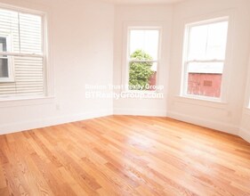 8 Brookside Ave, Unit 1 in Boston, MA - Building Photo - Building Photo
