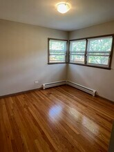 1334 Woodview Ln, Unit 2E in Glenview, IL - Building Photo - Building Photo