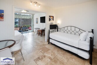 240 Lili?uokalani Ave in Honolulu, HI - Building Photo - Building Photo