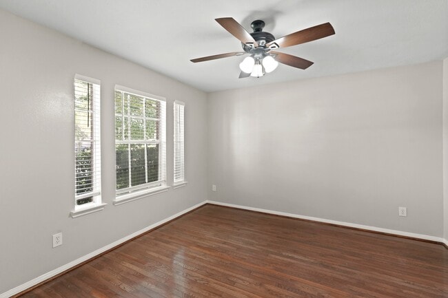 property at 2922 Glencullen Ln