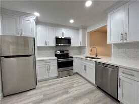 1830 N Lauderdale Ave, Unit 4111