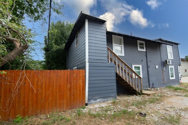 3307 Broadway St in Houston, TX - Building Photo - Building Photo