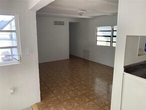 740 Largo Rd in Key Largo, FL - Foto de edificio - Building Photo