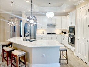1975 Mustique St in Naples, FL - Building Photo - Building Photo