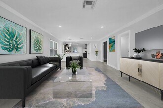 2610 W Holcombe Blvd in Houston, TX - Building Photo - Building Photo