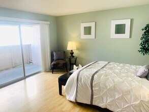 3266 Ashford St in San Diego, CA - Building Photo - Building Photo