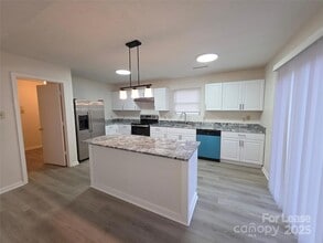 7014 Sycamore Grove Ct in Charlotte, NC - Building Photo - Building Photo