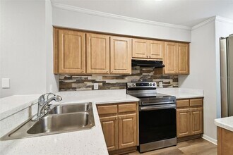 3308 W Wyoming Cir in Tampa, FL - Building Photo - Building Photo