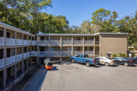 The Oaks Apartments photo'