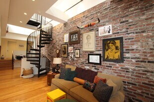 139 7th St, Unit 2000 in Pittsburgh, PA - Building Photo