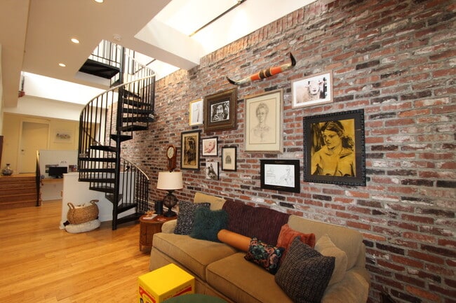 139 7th St, Unit 2000