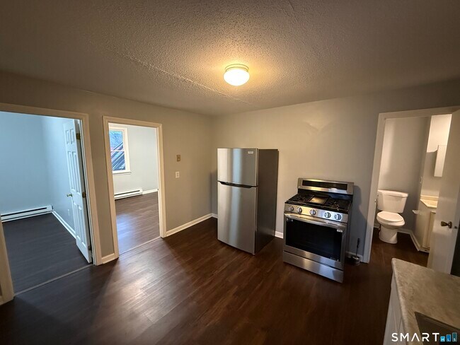 52 Crown St in Naugatuck, CT - Building Photo - Building Photo