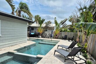 613 Fern St in Anna Maria, FL - Building Photo - Building Photo