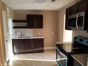 416 Compton Ave in Irving, TX - Building Photo - Building Photo