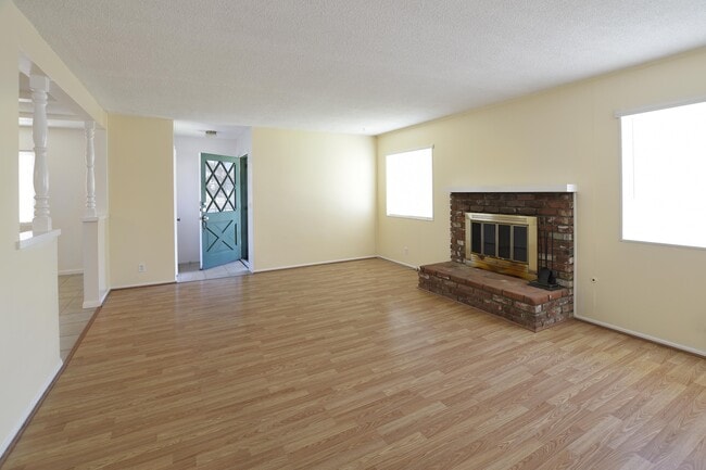 650 Ridgeway Ln, Unit 2