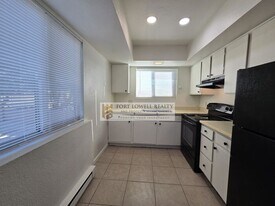 330 E Corona Rd in Tucson, AZ - Building Photo