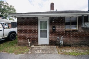 823 Central Dr in West Columbia, SC - Building Photo
