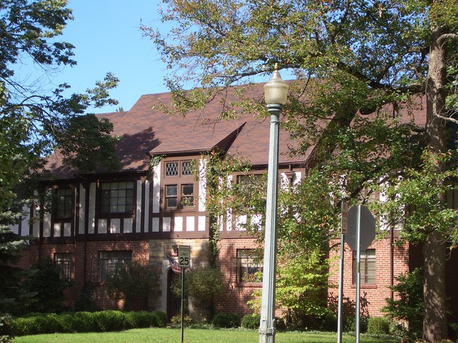 Apartments on the Square in Mariemont in Cincinnati, OH - Building Photo - Building Photo