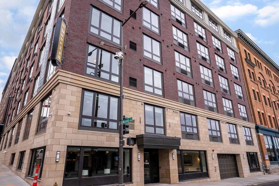 Donegan in St. Paul, MN - Foto de edificio